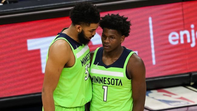 在肋部游弋 在肋部游弋